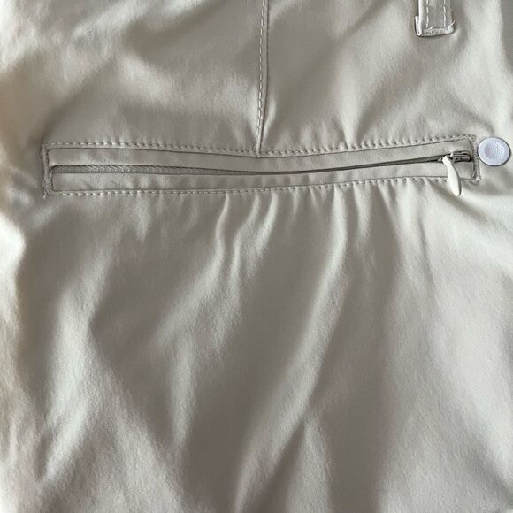 Kenneth Cole Golf polyester ivory short with elastic inside waistband, size 32. - Picture 4 of 6